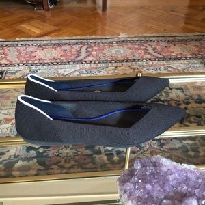 Rothy’s Pointed Toe Flat in Solid Black- Size 8
